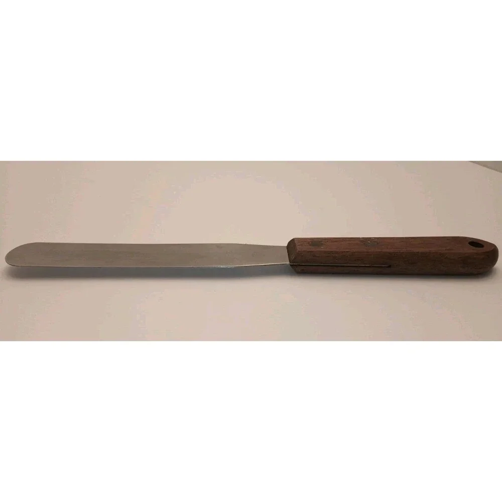 Wilton Icing Spatula 10 in Stainless Steel Blade with Wooden Handle Silver